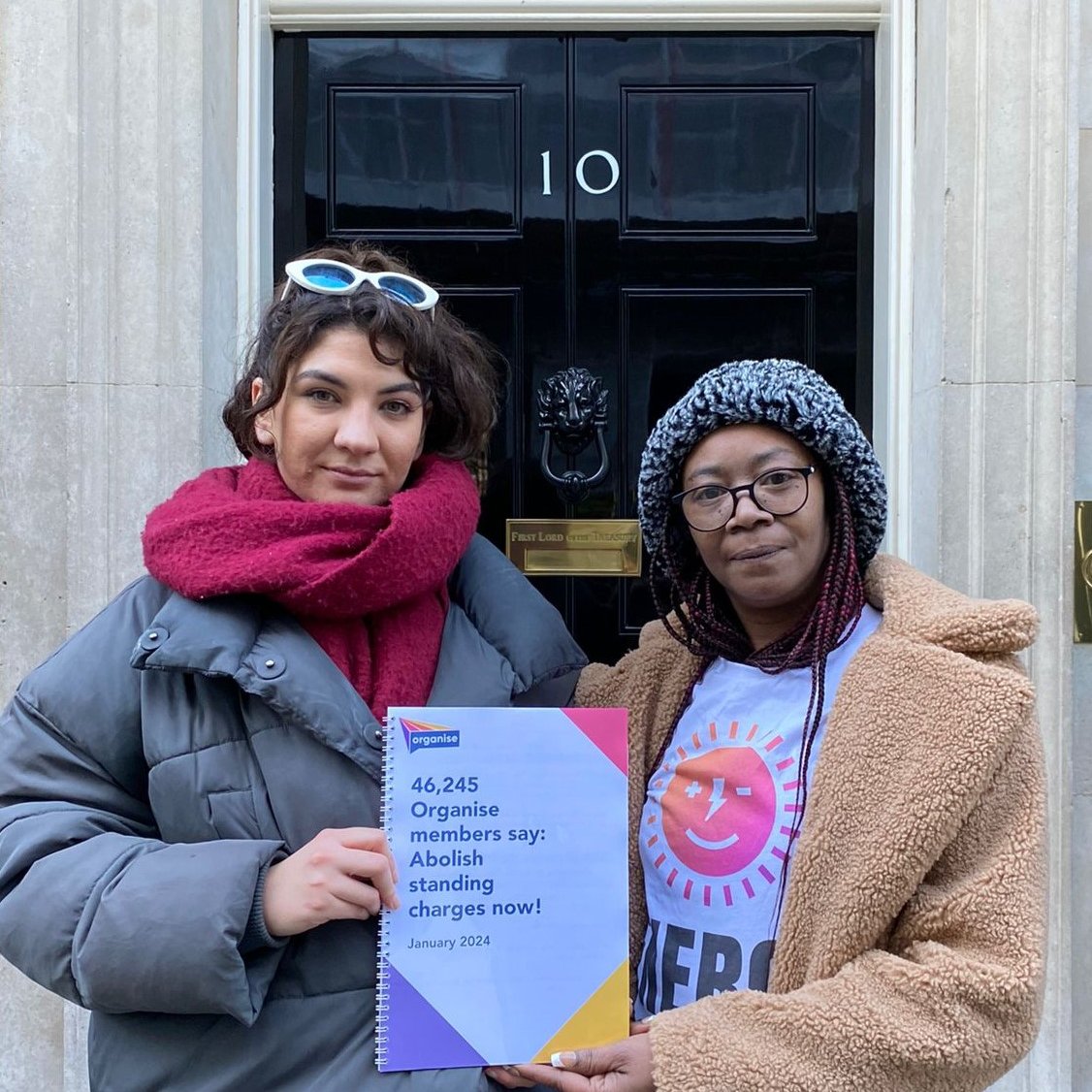 FuelPovAction's tweet photo. @organisehq and @FuelPovAction have delivered a petition and letter to Rishi Sunak.
46,245 signatures demanding #EndStandingCharges
💡Send your views to @ofgem BY FRIDAY! https://t.co/4Zjubk1Pll https://t.co/S2pEu9IEKT