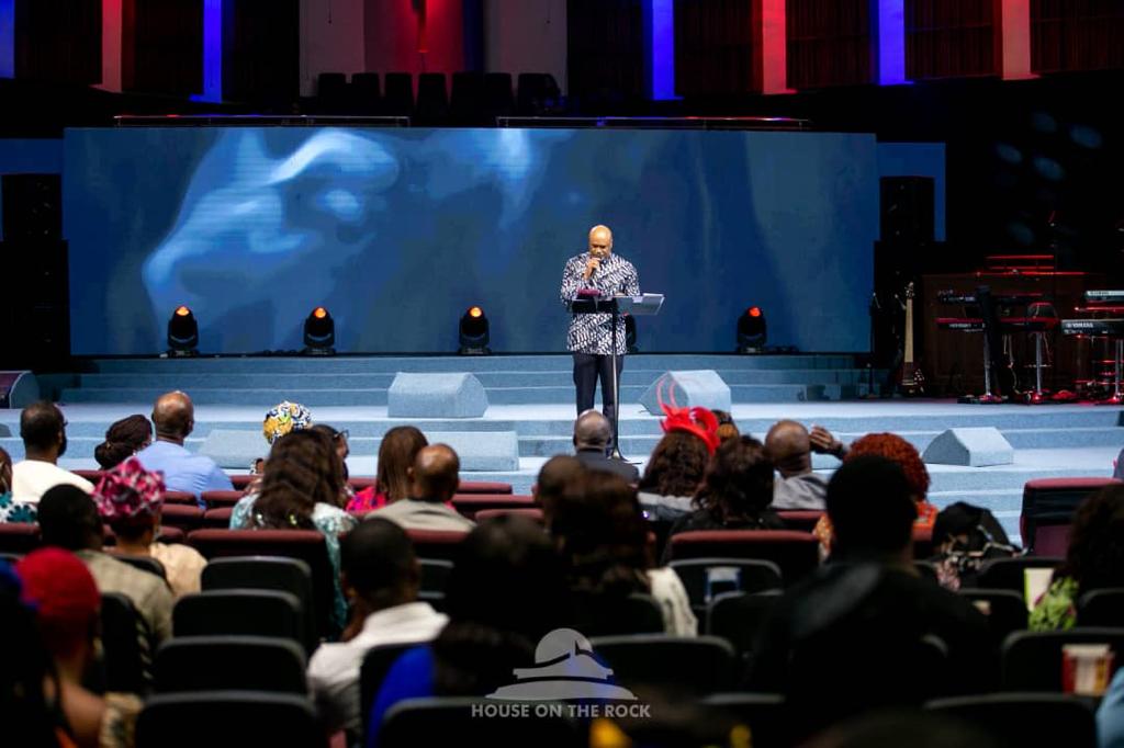 HouseOnTheRock's tweet photo. Has your week been busy, and your work constantly taking much from you? It’s time for a refill. Connect with us online for #RefreshWednesday, #HOTRMidWeekService. Don’t enjoy alone, invite and tag all your friends to connect as well. God bless you.
#HOTRInvitesYou
#HOTROnline https://t.co/TS3dcX7wNE
