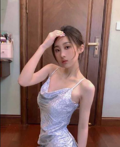 Mandy0306969069's tweet photo. 来自瓜友分享文件：小小年纪就被玩废了！安徽医学高等专科学校 杨倩茹 遭网调视频流出 整根胡萝卜���入！视频链接：?? https://t.co/PUIm7Xwch3 https://t.co/M4TrhDVtrw