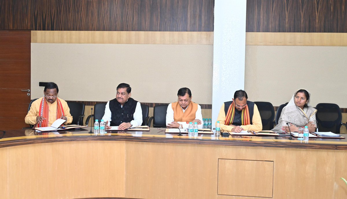 "विष्णु के सुशासन में युवाओं के हित में बड़ा फैसला " 
राज्य शासन द्वारा विभिन्न प्रतियोगी परीक्षा की तैयारी कर रहे ,छत्तीसगढ़ के मूल निवासी शिक्षित बेरोजगारों के लिए निर्धारित अधिकतम आयु सीमा में पांच वर्ष की छूट की अवधि को पांच साल के लिए और बढ़ा दिया गया है।
अभ्यर्थियों को आयु