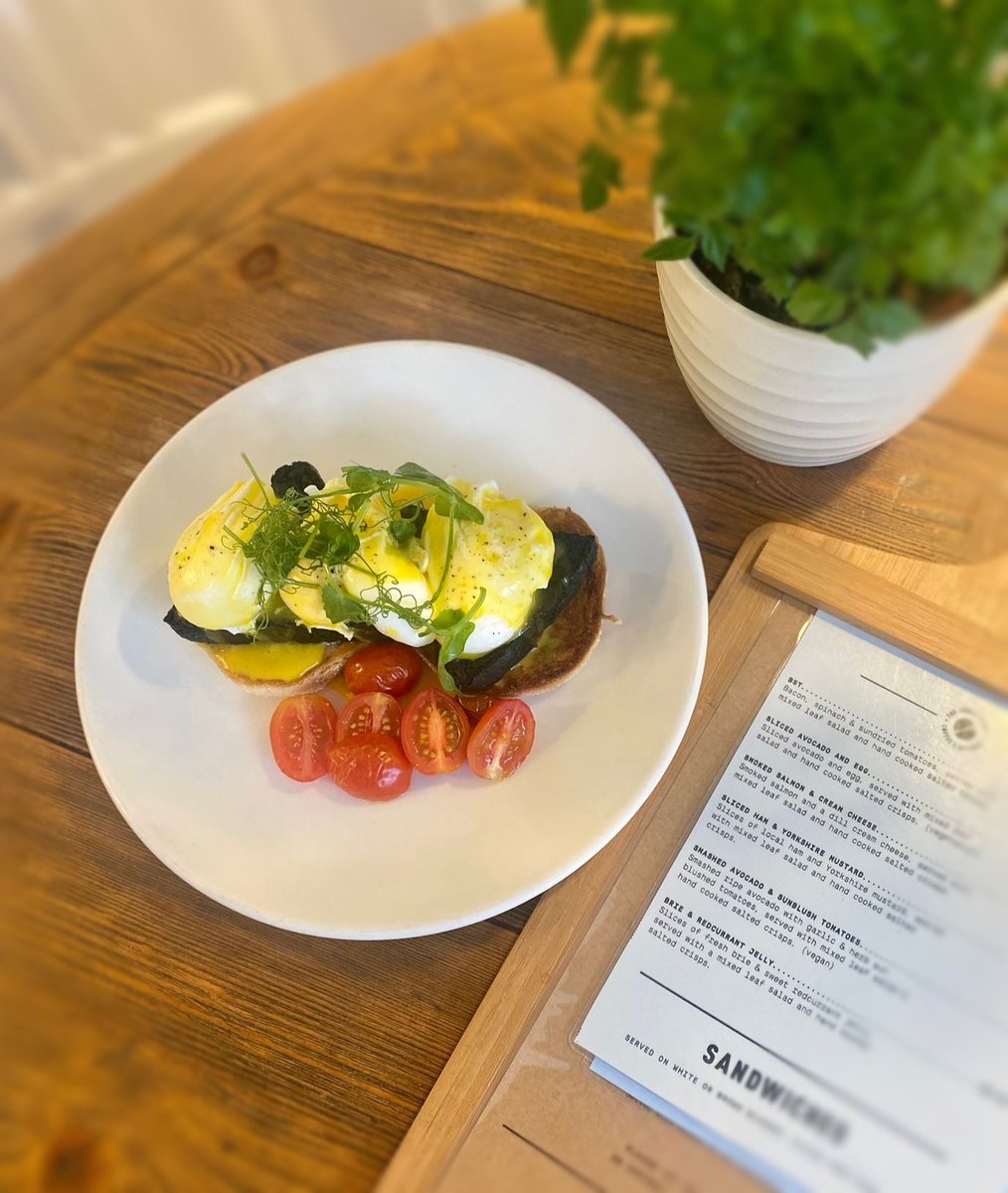 The Black Jet.....with Doreen's Black Pudding from down the road at Thirsk & Free Range Eggs from Great Ayton! #blackpudding #hollandaise #freerangeeggs #brunch #coffeeshop #inglebycross #thejoinersshop #discoverhambleton