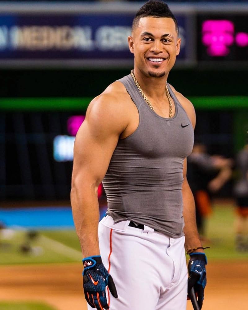 Captain2Corner's tweet photo. First word that comes to your head when you see Big G? #NYY #RepBX #BigG https://t.co/XPgUQxZ2lz