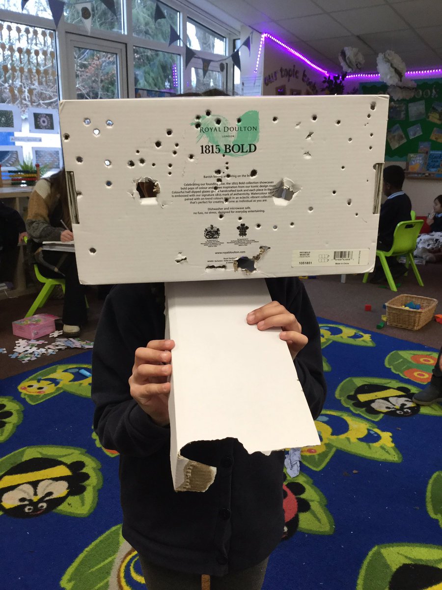 NashMillsSchool's tweet image. Reception are mad for junk modelling at the moment! Lots of interesting, creative activities with masses of imagination being used. We have robots, a frog and a piping bag! #Junkmodelling #buildingrobots