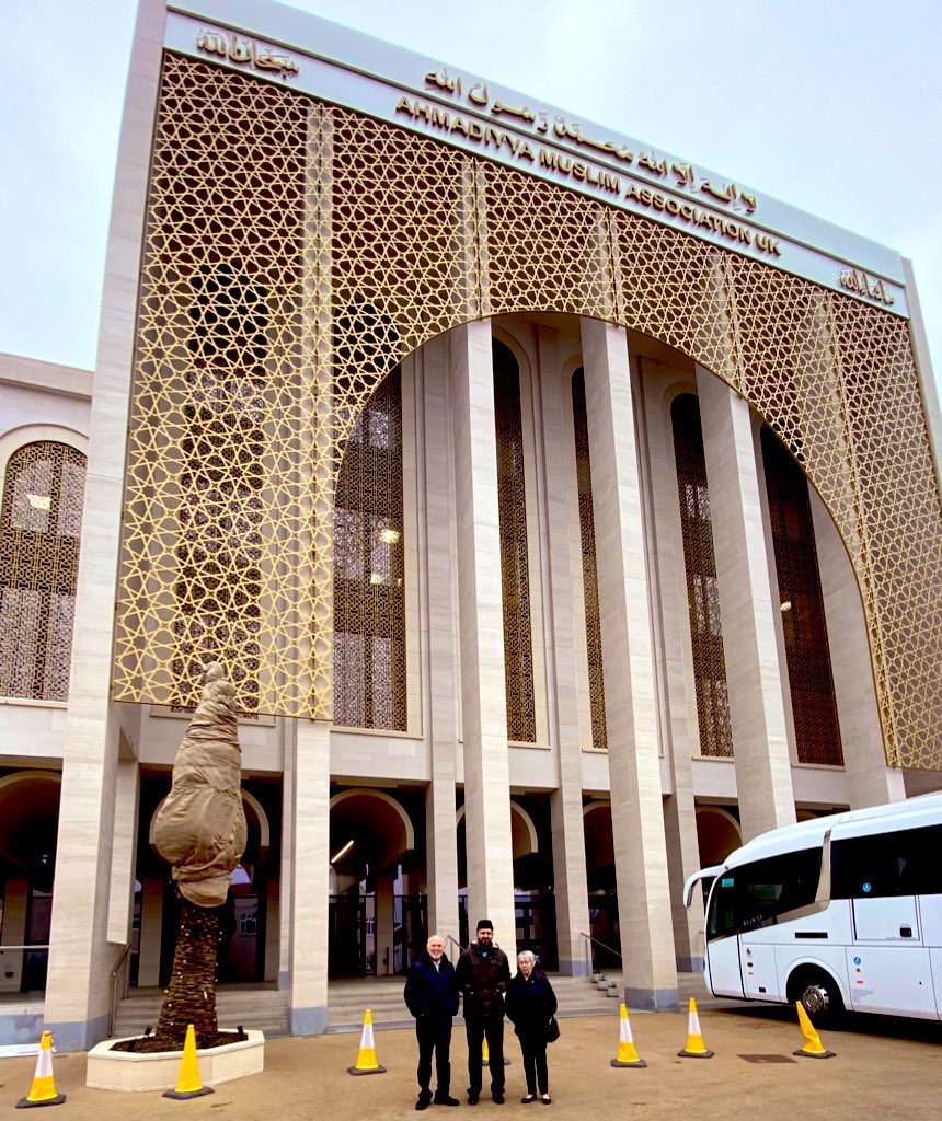 FarukhAhmed90's tweet photo. Great to host Phillip Baker and Susan Baker at the  Baitul Futuh Mosque where they had a chance to tour the complex and learn about the teachings of Islam in general and the Ahmadiyya beliefs and ended with an informative Q&amp;A over some refreshments. https://t.co/QnpelDIgHq