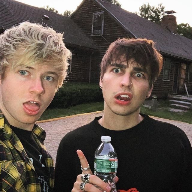 andylvss's tweet photo. Making a gc!! 

-jake and johnnie/snc fandom 
-14+

Rules! 
-be respectful 
-like,rt and follow me to be added https://t.co/e6HnWCo5sy