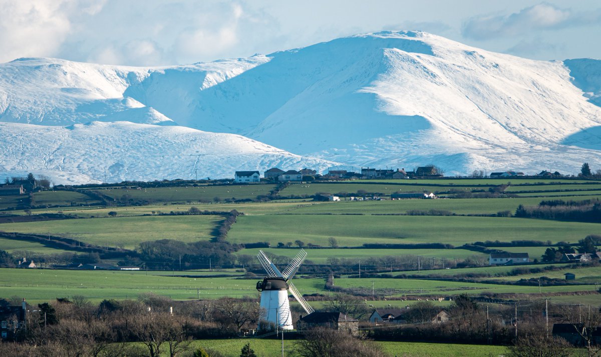 Photo I took today of Llynon mill and the mountains from the Black Lion, Llanfaethlu, Anglesey. <a href="/AngleseyScMedia/">Anglesey socialmedia</a> <a href="/Ruth_ITV/">Ruth_TV</a> <a href="/itvweather/">ITV Weather</a> <a href="/ITVWales/">ITV Wales News</a> <a href="/DerekTheWeather/">Derek Brockway - weatherman</a> <a href="/BBCWthrWatchers/">BBC Weather Watchers</a> <a href="/ItsYourWales/">It's Your Wales</a> <a href="/S4Ctywydd/">S4C Tywydd</a>
