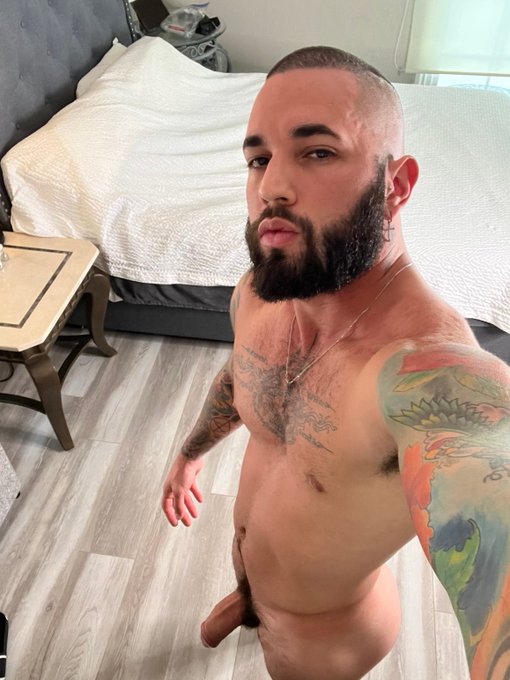 Tell me how much you want it. 🍆 https://t.co/ezh0KGHSFB