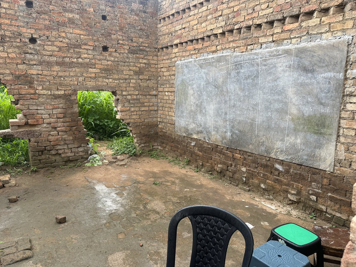 MissMusonza's tweet photo. This is a community school called Step Ahead in Chegutu. Children learn outside, no furniture at all and the classroom is one big barn divided into primary and secondary. They need help and who knows maybe  a destiny helper may be on your timeline kindly share. https://t.co/1i2TDOZsMJ