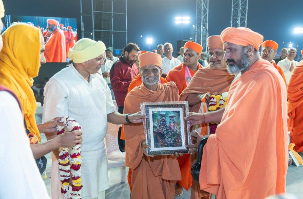 CharuduttMeshr2's tweet photo. 1.5 Lac Youths of HariPrabodam Foundation pays tribute to Prabhu Shree Ram Mandir, Ayodhya
https://t.co/OTqjPhx2jv

@narendramodi @AmitShah @Dev_Fadnavis @BJP4India @myogiadityanath @mieknathshinde @nitin_gadkari @iHariPrabodham @ShelarAshish @RSSorg @VHPDigital https://t.co/NIPL4aFsJS