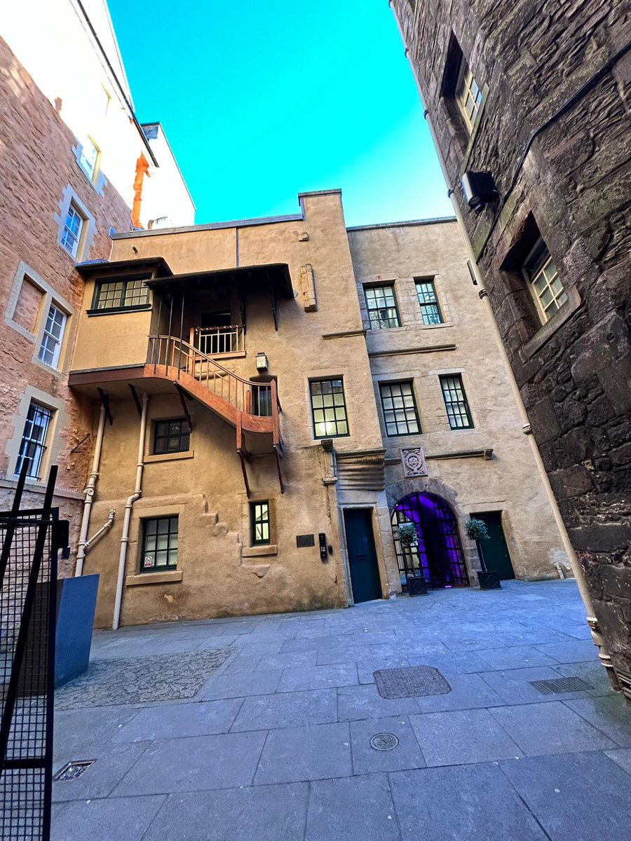 Back in our favourite city and the sun is oot! ☀️ We're cooking up some VERY exciting plans for #edfringe 2024. ICYMI we've launched a brand new super venue, added an extra space to our Royal Mile hub AND we're open for submissions! greensidevenue.co.uk/perform-2024 💚