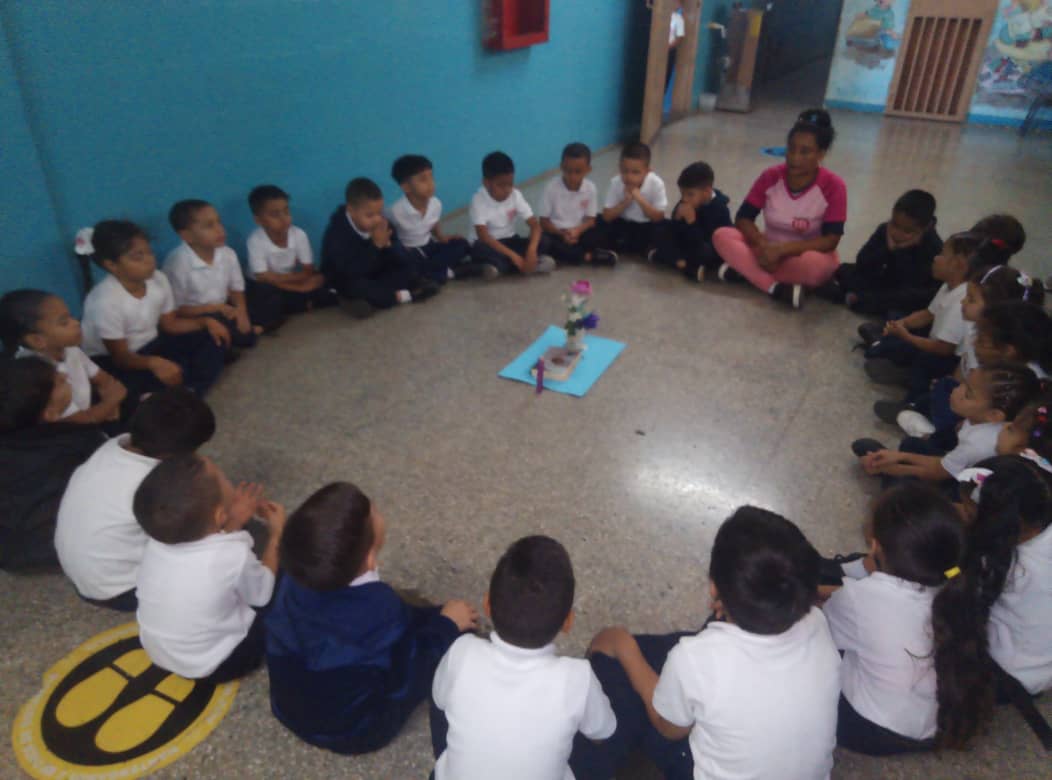 EAMFYA's tweet photo. Todos los niños y niñas tienen derecho a una educación inclusiva y de calidad, dónde los docentes juegan un rol fundamental por lo tanto necesitamos #MaestrosConCondicionesDignas @CaracasVFyA https://t.co/3PEUTDW3ZM