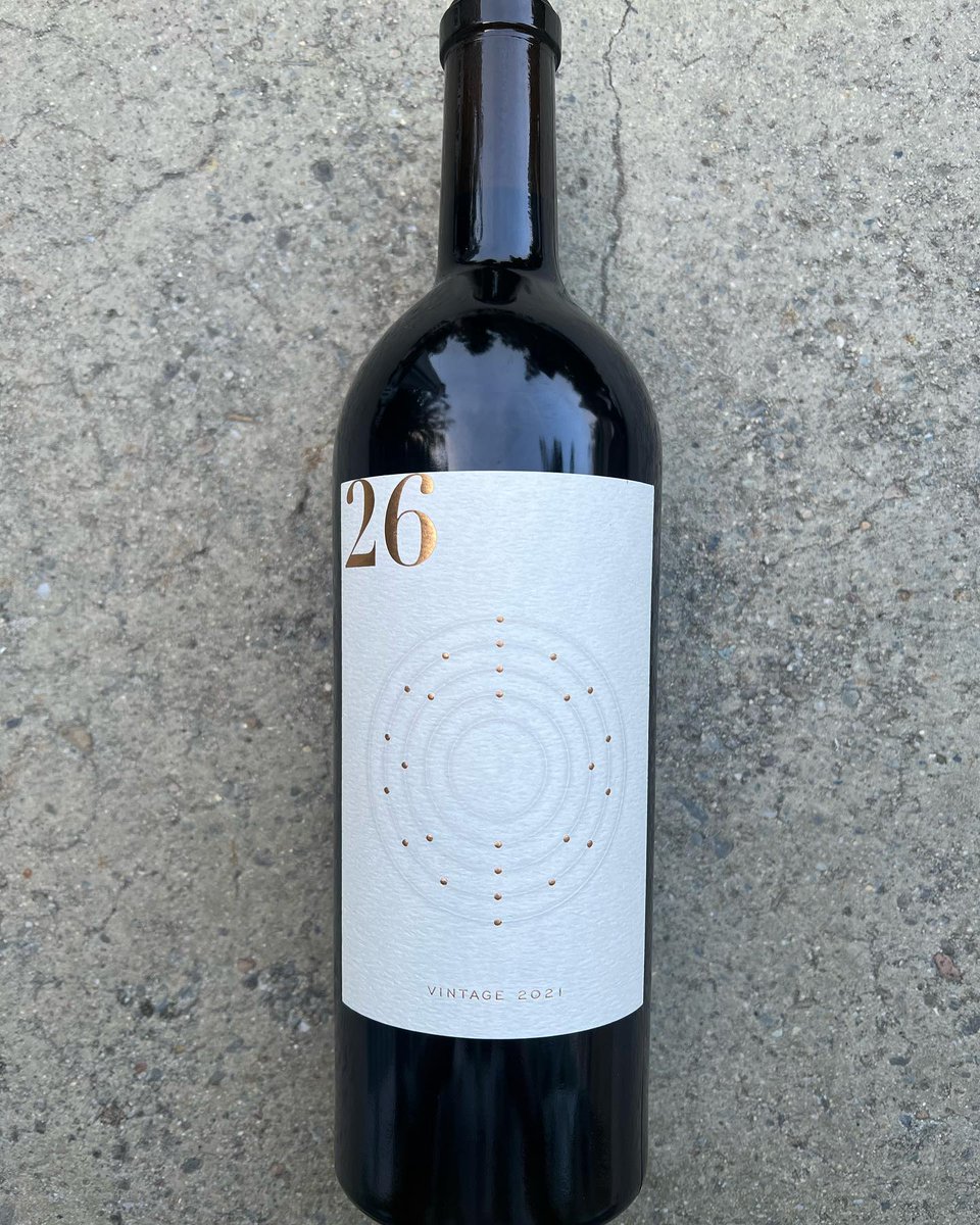 springmountaind's tweet image. Jeb Dunnuck has awarded the @fe_wines 2019 Red Wine Blend 26 with 97 points, well deserved for this incredible wine! This is what he had to say about it:

l8r.it/WkUm

Their wines: l8r.it/u1gA

#redblend #97points #sthelena #winewednesday #wine #napa