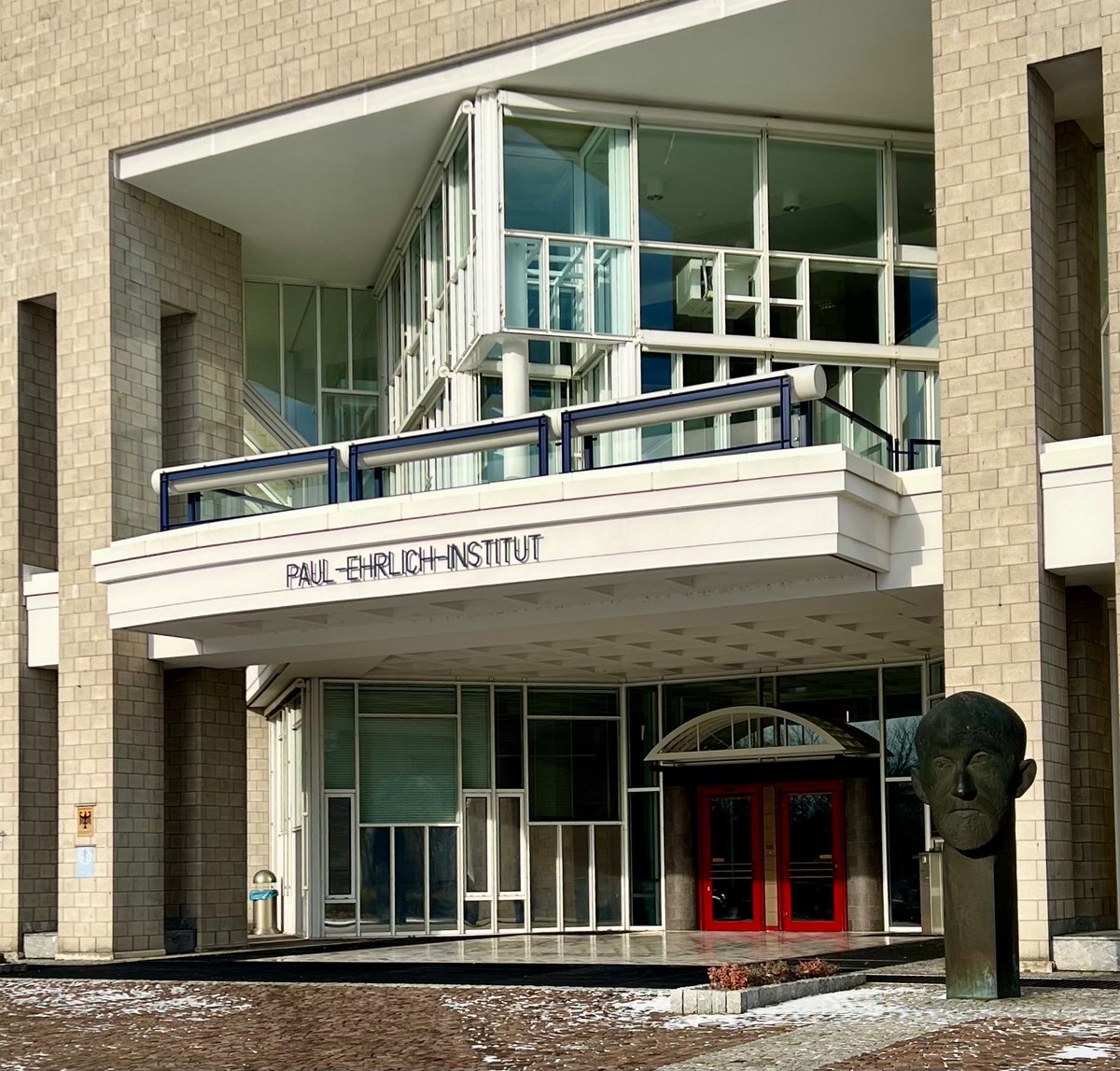 I'm glad I was able to present my work on synthetic glycans as vaccine candidates and diagnostic tools for Candida infections and meet so many brilliant people at the AK Vakzine <a href="/dgfi_org/">DGfI - dgfi.org</a>  meeting at <a href="/PEI_Germany/">Paul-Ehrlich-Institut</a> 😊 
#vaccines #glycans #syntheticglycans #candida