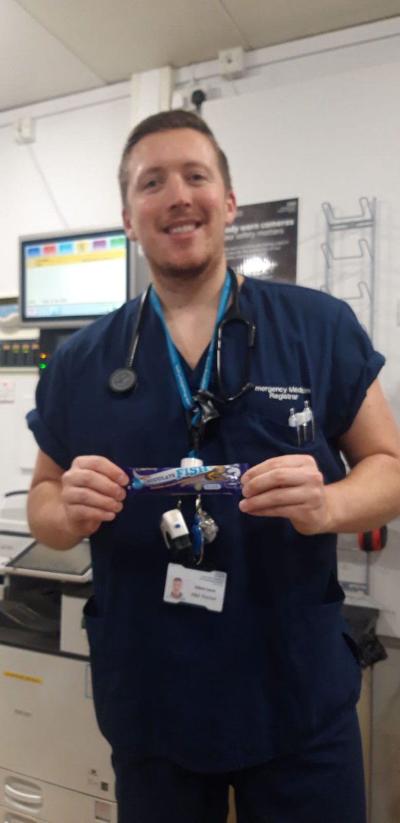 Huge thank you to Adam and chocolate fish for keeping our ambulance offloads running smoothly today despite the challenges @NGHEDteam @NGHnhstrust @ED_DesD @VoodooDoctor @jcarlylew @RJBxx