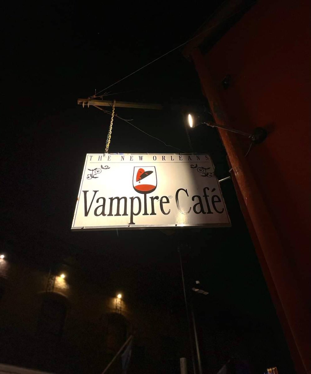 horrorsthetics's tweet photo. first date idea https://t.co/t4wp42OG7u