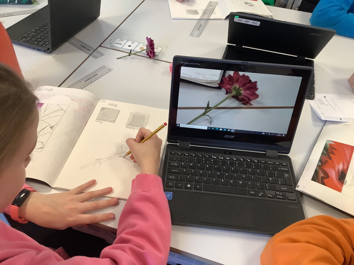 westheathprim's tweet photo. #WHPSClass13 is a class full of budding artists! Just look at our sketching work based on the beautifully detailed work by Georgia O'Keeffe ππ»πͺπΌ #WHPSArt https://t.co/w2D9S2Jvrj