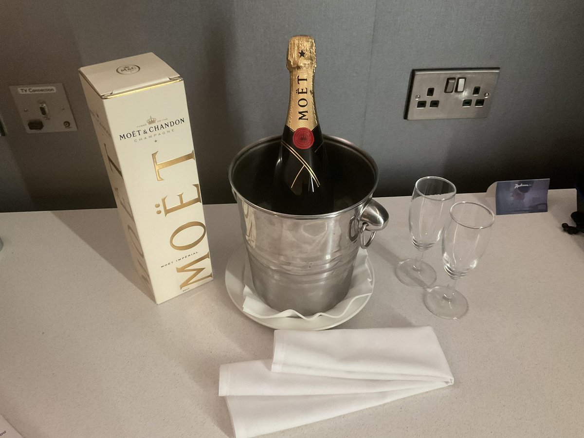 MrsAA55's tweet photo. Not a bad way to spend a Wednesday afternoonโฆlovely bottle of Moรซt from my nephew and his partner #bigbirthdaybash #lifebeginsat60 https://t.co/EV1uetTWPn