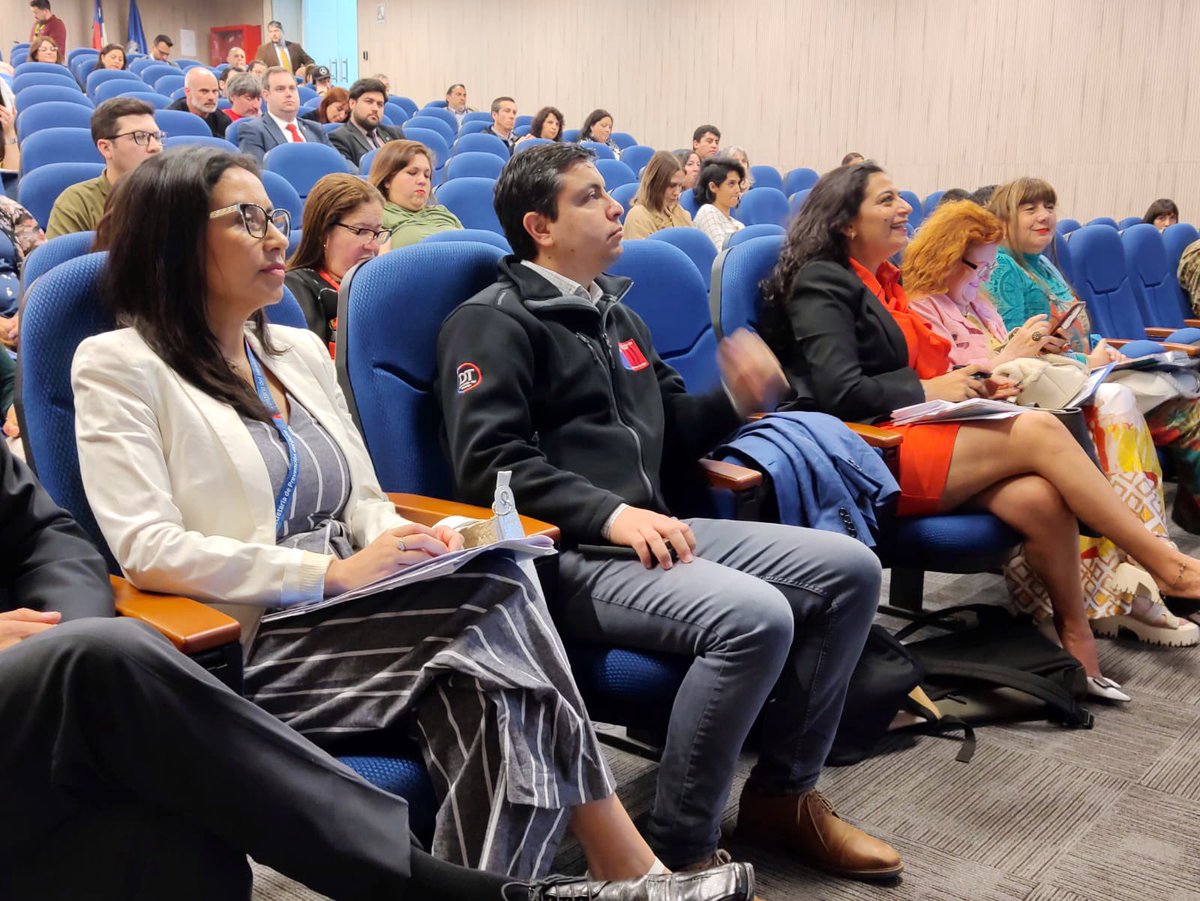 drtloslagos's tweet photo. 1/2📍 En #Osorno equipo de la #IPTOsorno y @drtloslagos junto al Director Sr. Claudio Salas participan del 1er Seminario Provincial sobre la Trata de Personas y el Tráfico ilícito de Migrantes enfocado a prevención y atención de víctimas de trata de personas 👉🏻 https://t.co/k46zlXkKEn