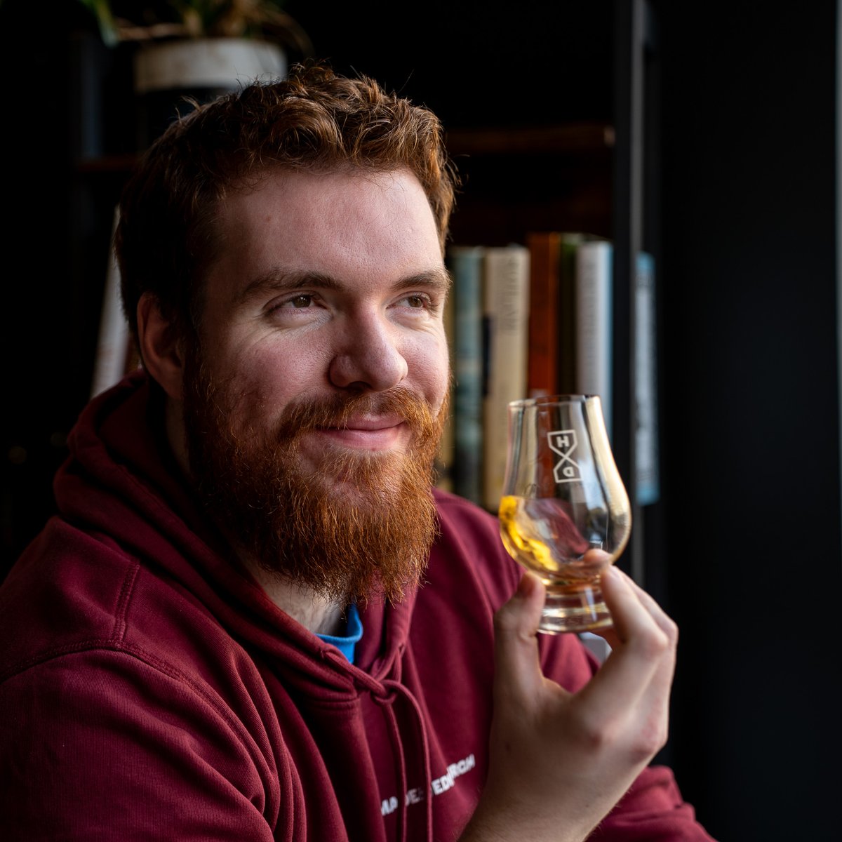 HolyroodWhisky's tweet image. Cask #147 may be sold out, but it's just the beginning for our single cask releases! 🥃  We asked Peter for his professional distiller's opinion on when and where to drink #147 🏴󠁧󠁢󠁳󠁣󠁴󠁿

#SingleCask #HolyroodDistillery #edinburghlife #instawhisky #whiskygram #scotchwhisky  #BurnsNight