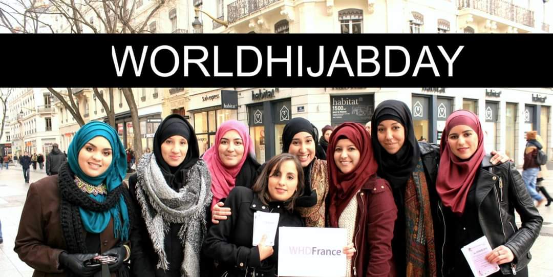Le voile est l’arme de guerre des islamistes et l’emblème de la domination masculine.
Pourquoi ces femmes se couvrent-elles la tête s’il n’est dit nulle part dans le Coran que la femme doit se couvrir la chevelure ?