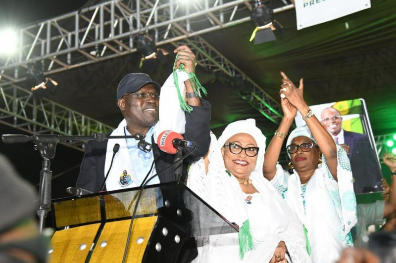 ffallassane's tweet photo. L'homme au parcours exceptionnel
Le meilleur choix pour la stabilité la concorde la paix pour le Sénégal.
#KhalifaAbabacarSALL
#TaxawuSenegaal #AmfSN https://t.co/TPYsHosoJv