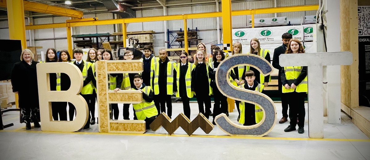 Woodfarm_STEM's tweet photo. Wonderful opportunity for our @IndustrialCadet pupils to showcase their sector-leading work in #STEM innovation to First Minister @HumzaYousaf at the opening of the new National Retrofit Centre for Scotland
@WoodfarmHigh @BE_STbuild @EDTScotland @AFBEUKScotland @ScotFundCouncil https://t.co/IUNkkMLURt