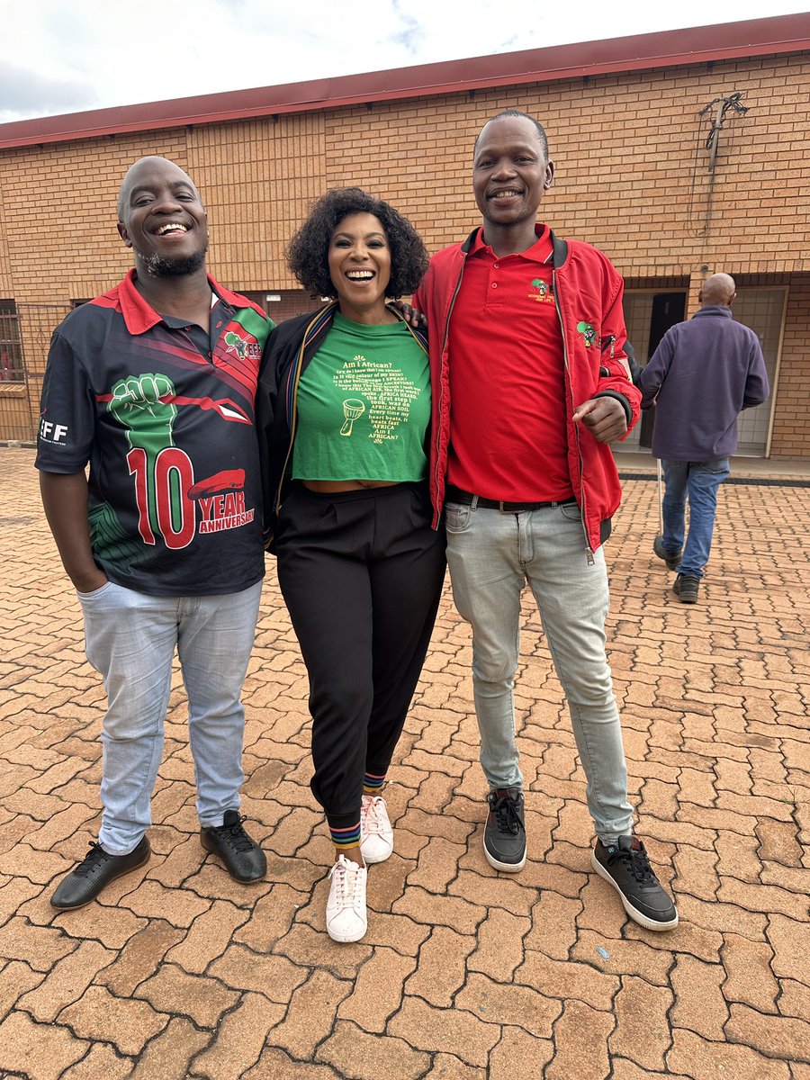 PennyLebyane's tweet photo. We rocked day1 with fire today in #Wattvile on #Umphakathi we've tweaked the format a little l can't wait for the new episodes to air... #Siyasebenza on the ground with communities @MojaLoveTv to the people,for the people about the people🙌🏽✊🏽 https://t.co/QKLK4FPVI0