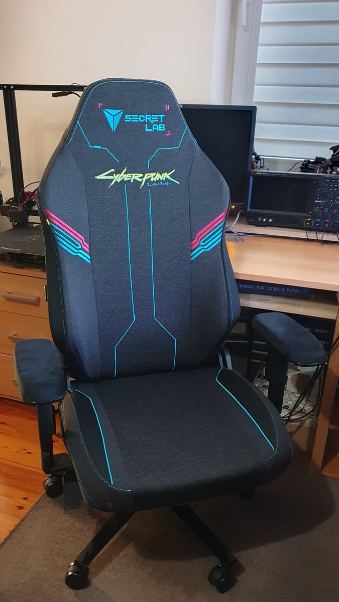 My <a href="/CyberpunkGame/">Cyberpunk 2077</a> skin for the <a href="/secretlabchairs/">Secretlab</a> chair just arrived. Looks gorgeous😍