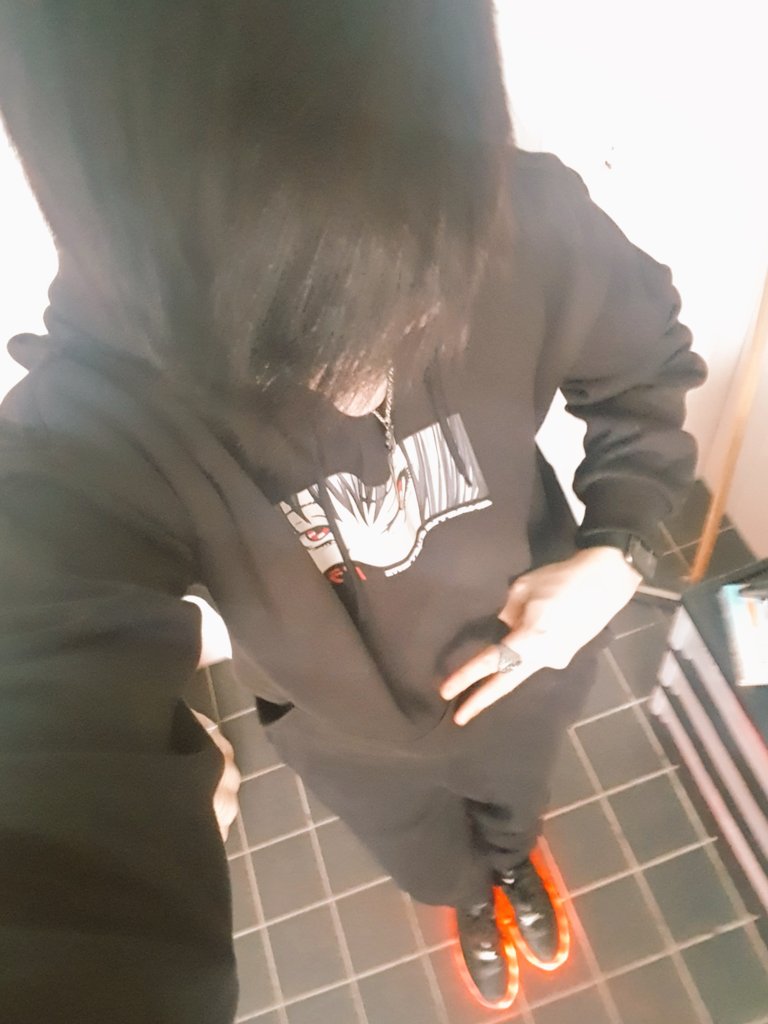 stefansmokeguy's tweet image. #emoboy #ledshoes #me #creepyboy #darkhair #blackclothes #dark #dope #edgy #selfie #piercings #bathroom #lonerboy #dangerous