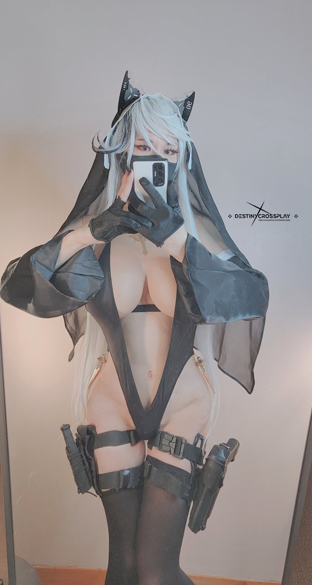 CosDestiny's tweet photo. " hips " https://t.co/mv6eq9DfFF