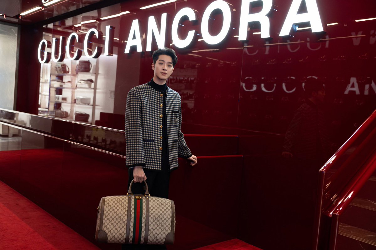 dramapotatoe's tweet photo. #LaiGuanlin for Gucci in Milan

More - https://t.co/DdSMYxm0ka https://t.co/YgsGrlz1bi