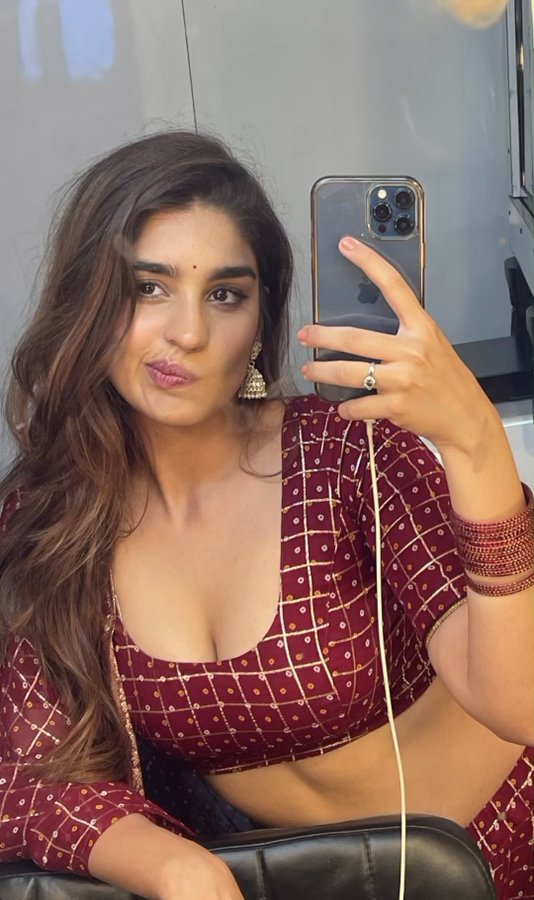 GEDbNI_WcAAQgaV?format=jpg&name=900x900