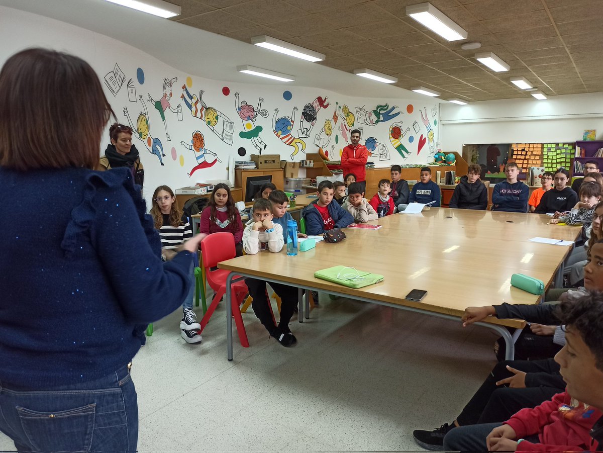 🔊Tercer consell d'alumnat. Hem conegut què són els pressupostos participatius, com podem participar i tenir veu per millorar el poble📩. Han sortit aportacions molt 🔝
Ara toca debatre-ho amb els diferents grups i presentar propostes 💡.Ens tornem a trobar per prendre decisions.