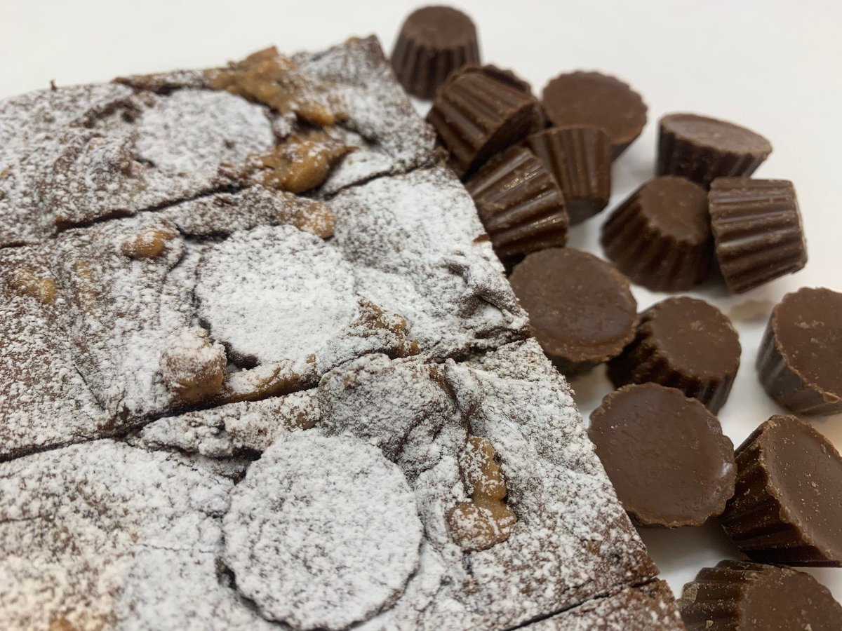 SayWithBrownies's tweet photo. Peanuts. Some people love nuts and some people hate them. I definitely LOVE them! My peanut butter brownies contain a generous amount of top quality crunchy peanut butter which is made of 100% nuts, and then topped with a peanut butter cup to make them extra yummy. https://t.co/Wx5divpRHF