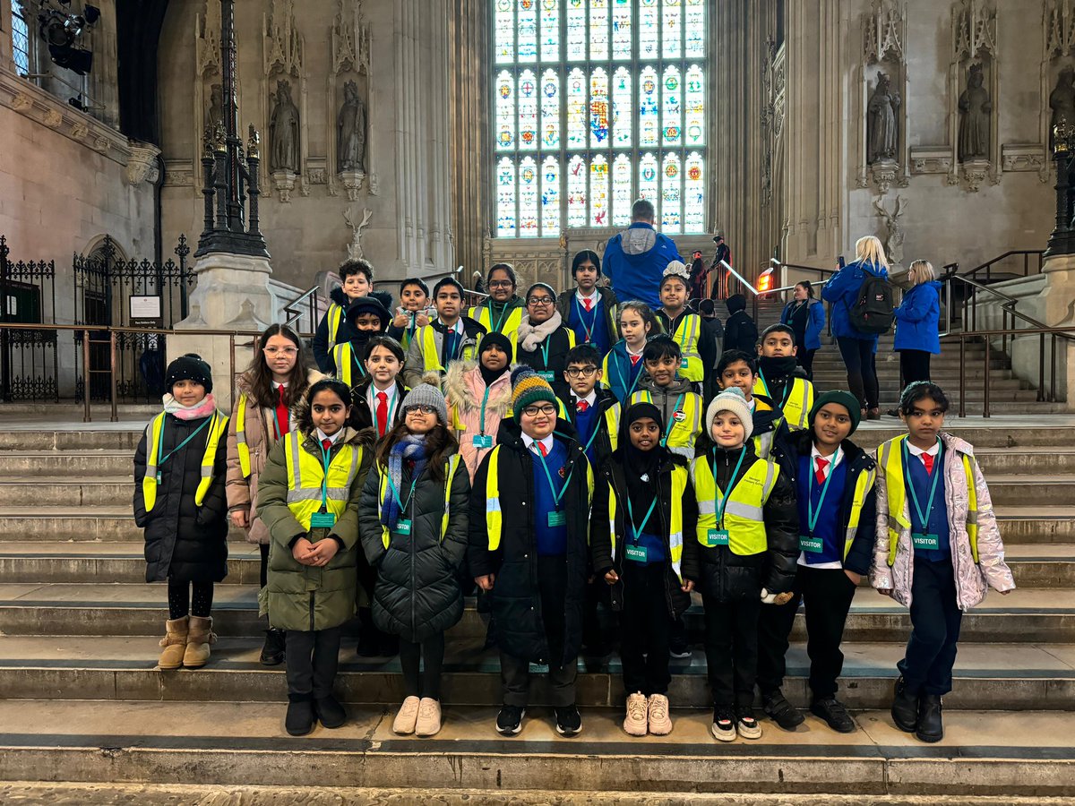 Our school council had a brilliant time at the #housesofparliament learning how laws are made and what parliamentary processes look like! 🇬🇧 #MonegaE12 #parliament #houseofcommons #houseoflords #London