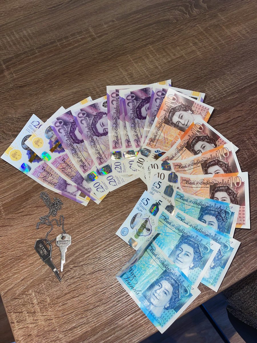 youralphatommy's tweet photo. I met a sub the other night and I locked him up in chasity whilst taking all his cash from his wallet 💸

Question is how long do you think I should keep his keys and keep him locked ? 🔐 https://t.co/bYs2v9hSsq