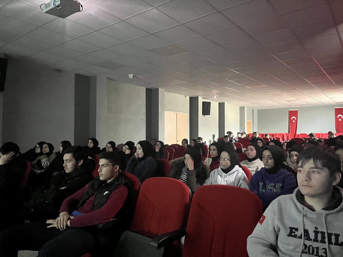 EneslerL's tweet photo. 🎥📽️🍿“Etkinlik Haftası” kapsamında okulumuz Tarih Öğretmenleri tarafından Sinema Günü organize edilmiştir. Öğrencilerimiz patlamış mısır eşliğinde Yüzüncü Yıl anısına “Kurtuluş” filmini izlemiştir.

@tcmeb @tekirdagmem 

#Eaihl https://t.co/7RvMsIdarW