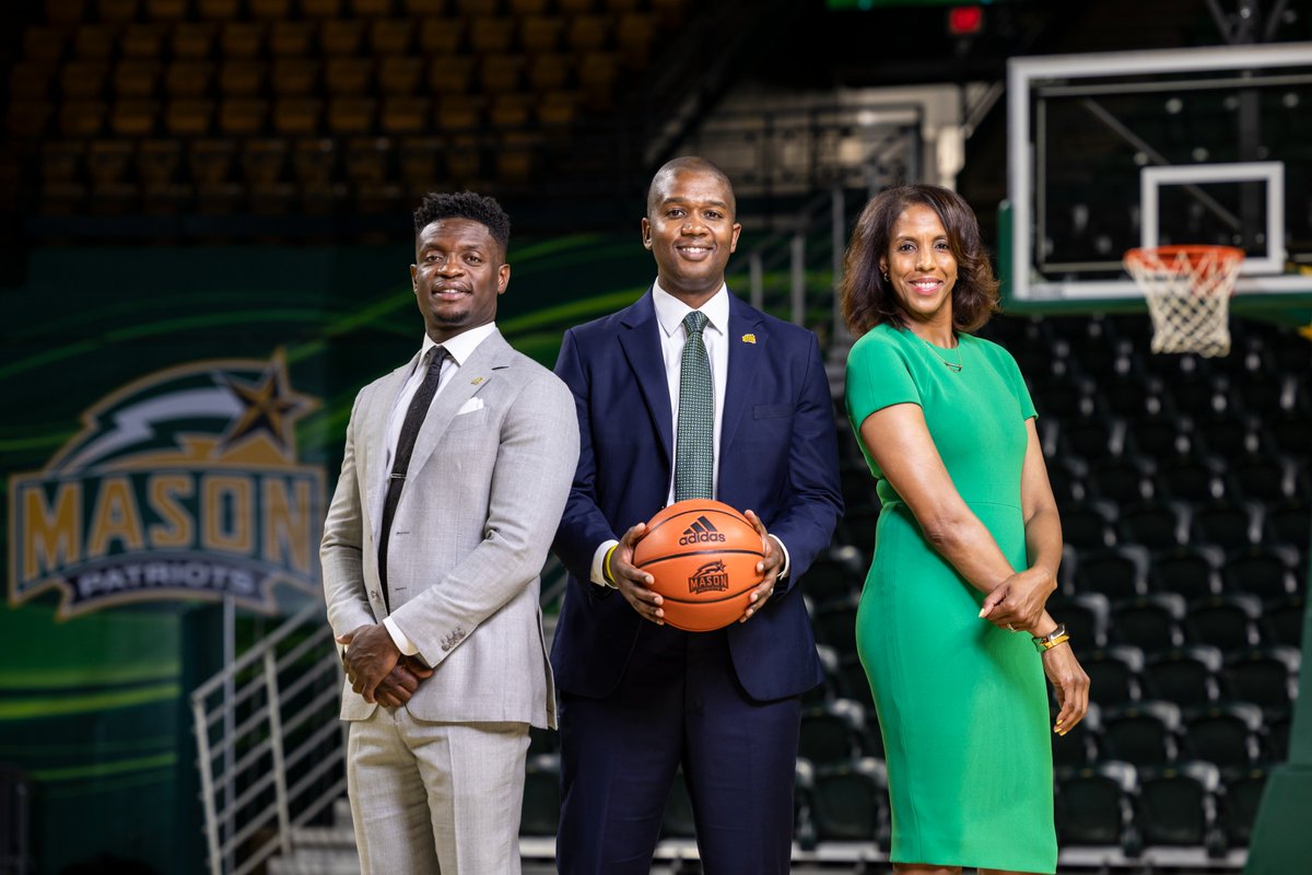 GeorgeMasonU's tweet photo. A winning combination, indeed!

With dynamic new leadership and some #FinalFour nostalgia, @MasonAthletics looks forward to another successful basketball season with @MasonMBB and @MasonWBB! #MasonNation 💚💛🏀

🔗: https://t.co/yz1pehU4fg

📷: OUB https://t.co/8sKSVEatZ0