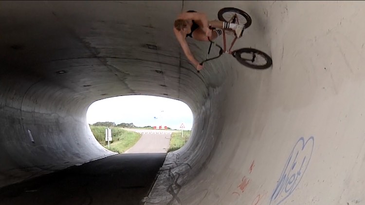 Soulcycle BMX - Dive Deep

VIDEO: bmxunion.com/soulcycle-dive…

#BMX