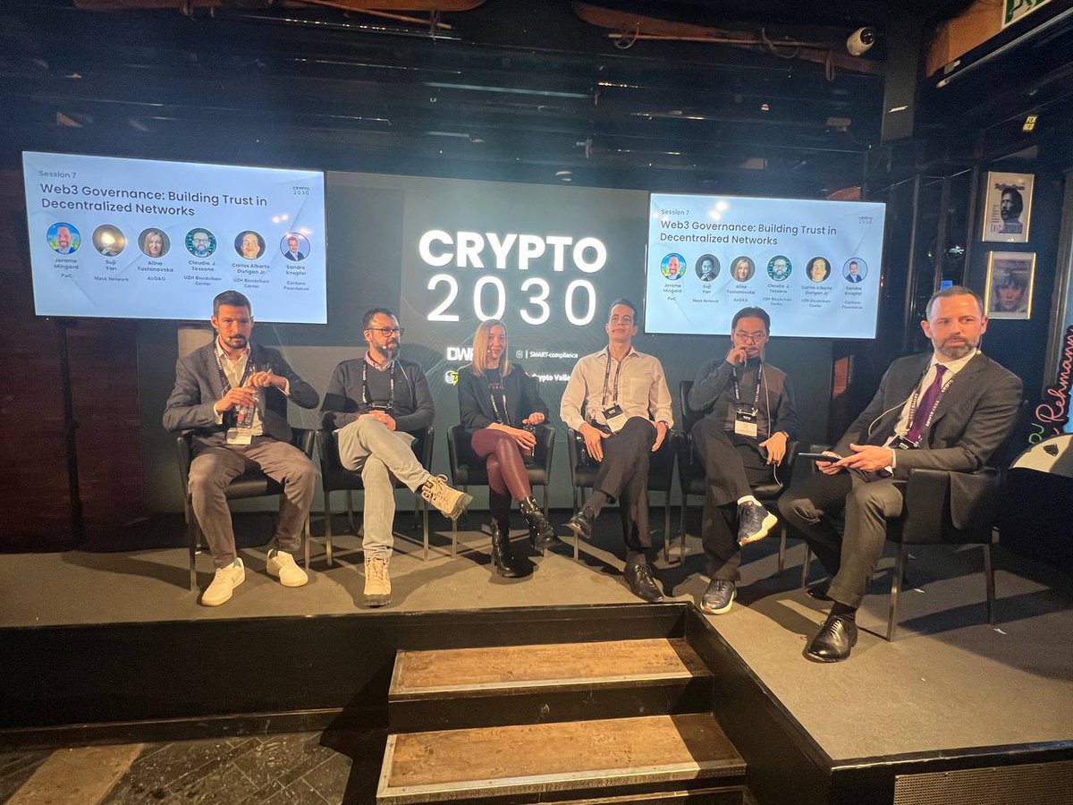 Suji Yan @suji_yan at World Crypto Forum in Davos 🇨🇭#CRYPTO2030 What is  the world you see in the decentralized network in 2030?