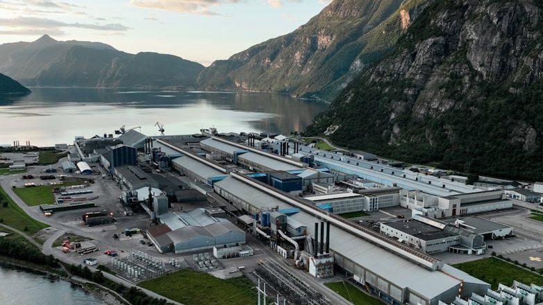 WinDoorExpert's tweet image. 🟥 With the testing of emission-free plasma technology in the casthouse at Sunndal, Hydro is pursuing its goal to achieve zero CO2 emissions in aluminium production. 

windoorexpert.eu/news/news,3611…

#AluminiumSystems #ProfileSystems