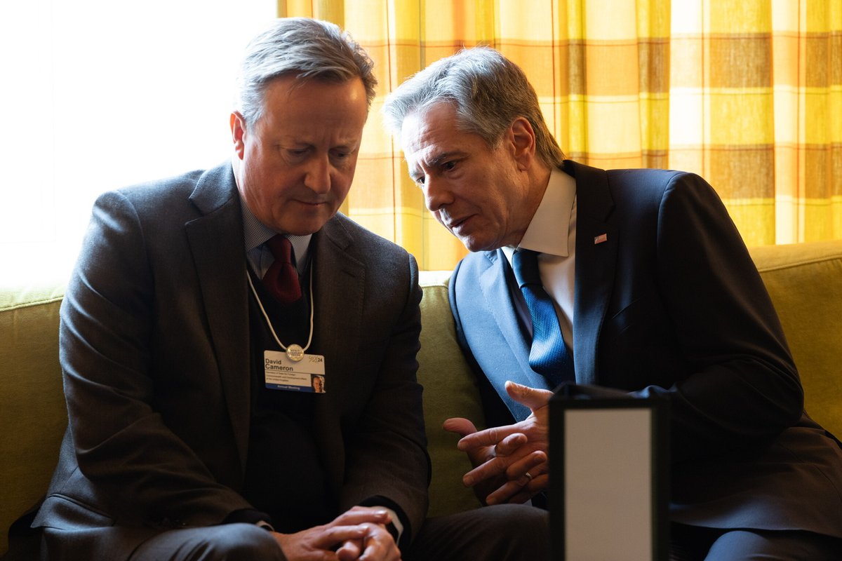 At the #WEF24, I spoke with UK Foreign Secretary @David_Cameron to discuss efforts to support Ukraine and promote a more secure, stable, and peaceful future for the Middle East region.