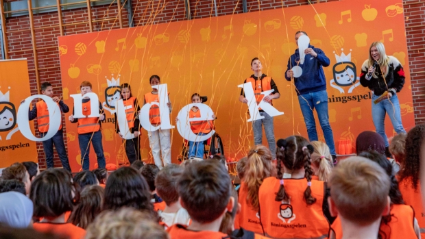 [Extra] [regio]Kick-off van de Koningsspelen 2024 in Hilversumse basisschool: ‘Voor de kinderen echt een happening’ -  naardernieuws.nl/l/331131