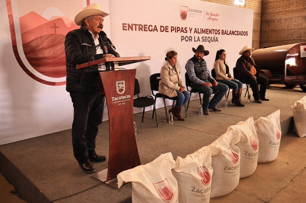 VisioNoticiaZac's tweet photo. Cumple Gobernador David Monreal a productores de la región frijolera; reciben casi 7 mdp en apoyos emergentes por sequía
https://t.co/UA3GKRyDij https://t.co/Z8GijEpG6I