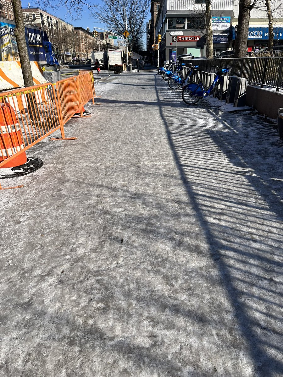 Yo <a href="/NYCParks/">NYC Parks</a> the park on 138/Broadway and surrounding sidewalks are a sheet of ice. Harlem residents deserve safe passage
