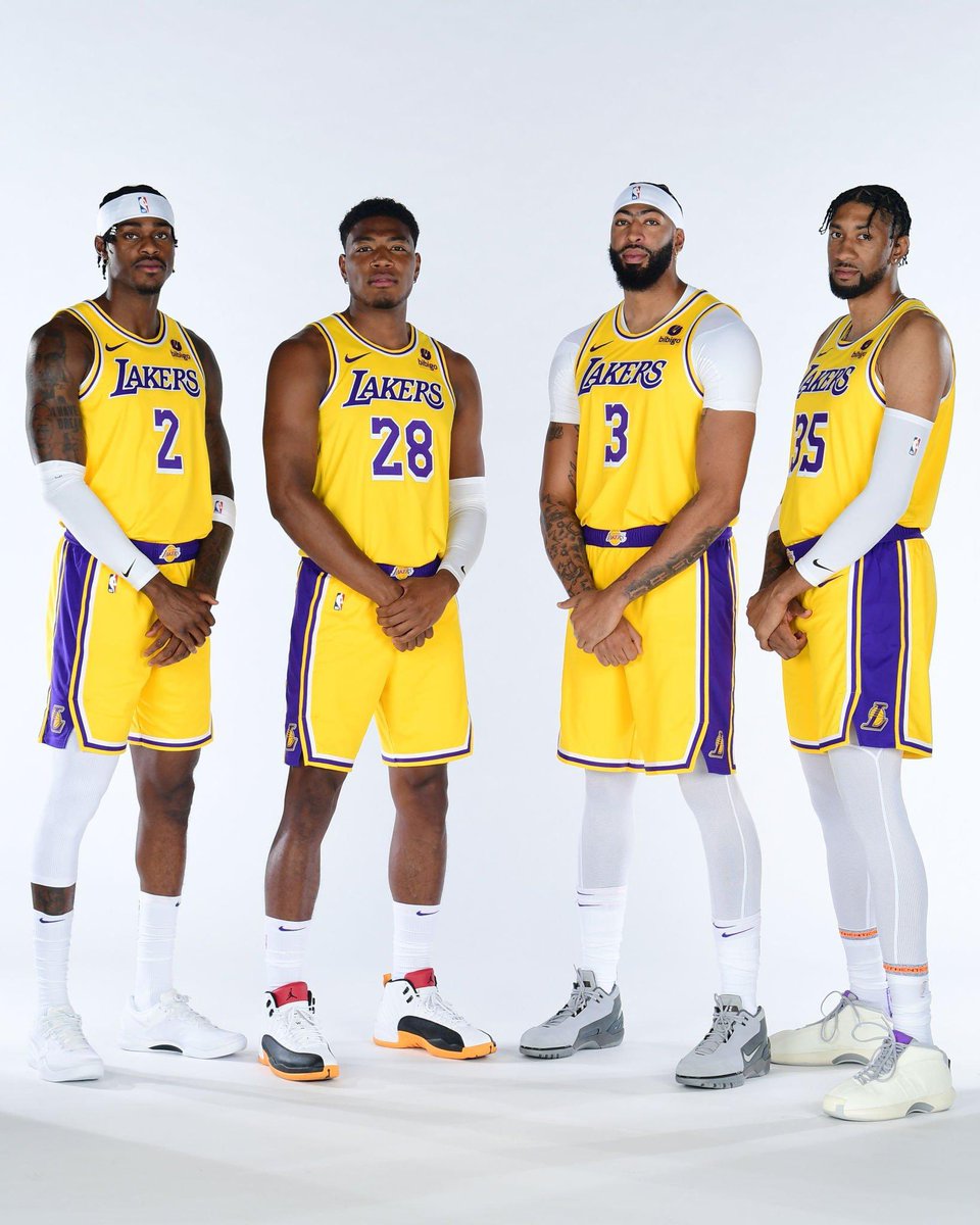 Lakers Lead tweet media