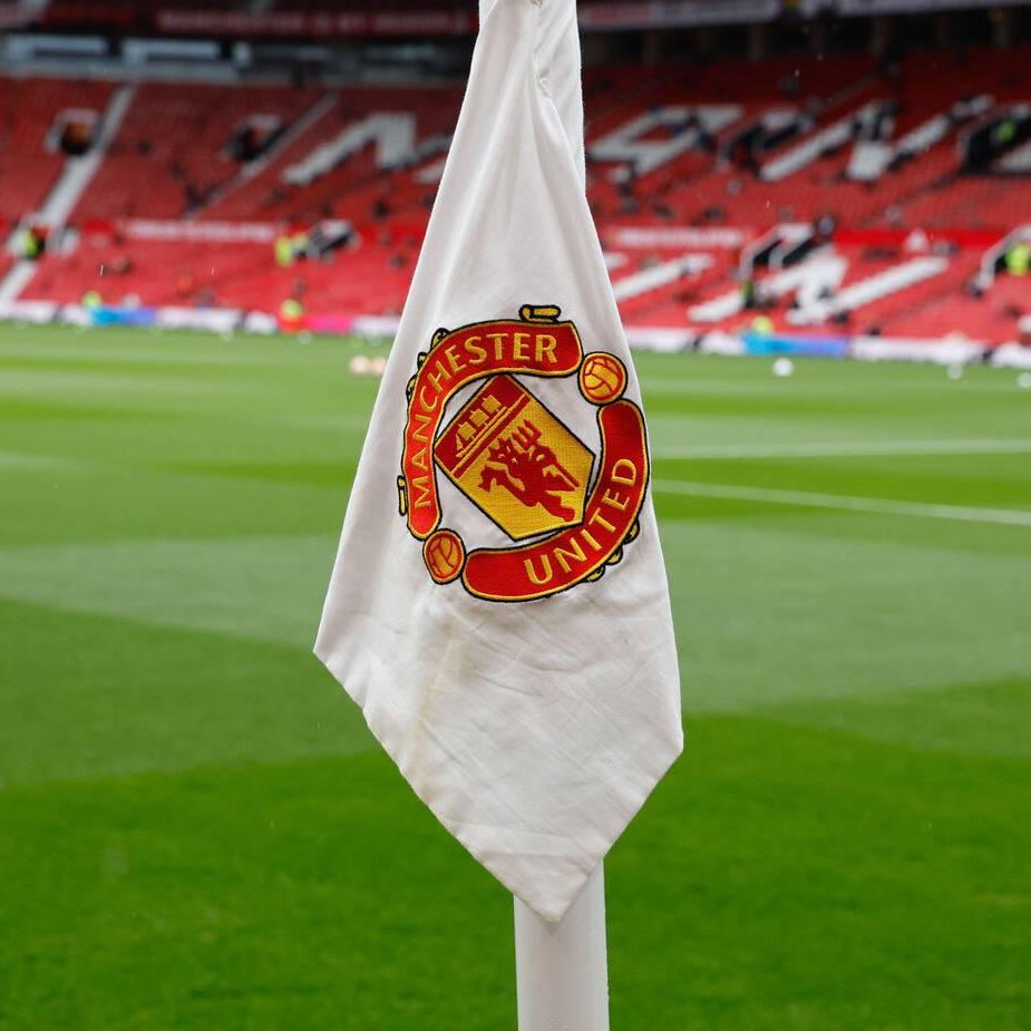 🚨🚨🌕| #mufc paid $31.5m to the Raine Group, the bank mandated by the Glazers for the sale process. All costs, including their expenses, will be paid by United and not by the Glazer family. [<a href="/TheAthleticFC/">The Athletic | Football</a>]