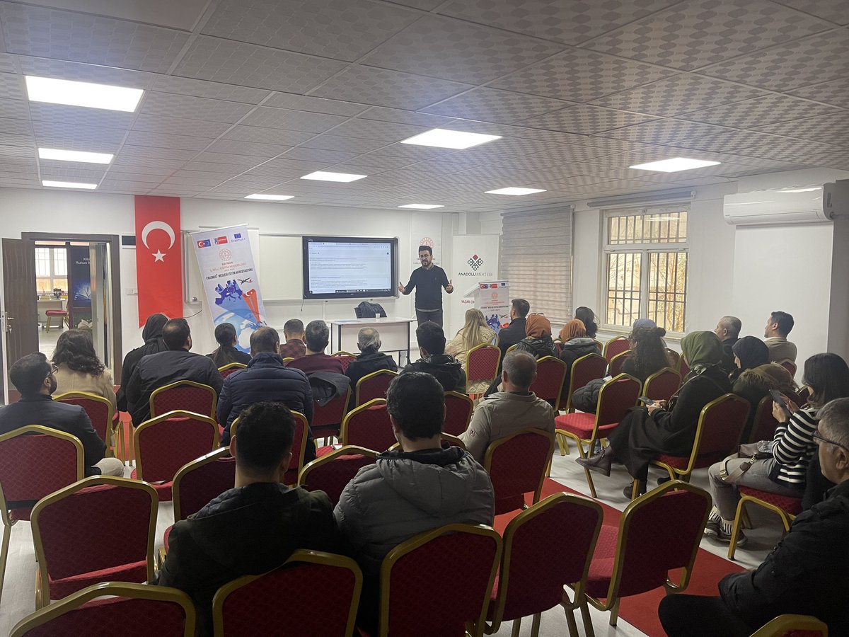Batman İl Milli Eğitim Müdürlüğü ArGe birimi Erasmus koordinatörleri Erkan ALKAN ve Sinan ÖNEL tarafından Batman merkez ve ilçelerindeki meslek liselerinde görev yapan öğretmenlere Erasmus+ KA122 proje yazma atölyesi gerçekleştirildi. <a href="/ulusalajans/">Türkiye Ulusal Ajansı 🇹🇷 Turkish NA</a> <a href="/BatmanilMEM/">Batman İl Millî Eğitim Müdürlüğü</a>