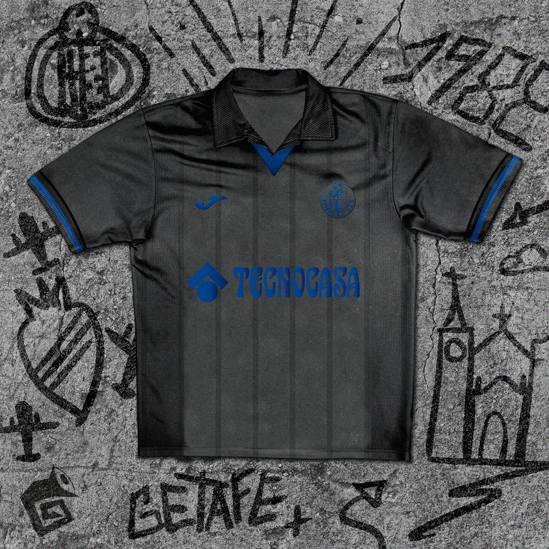 mgsdesignerfc's tweet photo. ¿Qué pasaría si las camisetas de fútbol fueran principalmente blancas y negras? 🏴🏳⚽  El Getafe se distingue con su propia intensidad. Esta camiseta, combina la elegancia del blanco y el negro con detalles en azules, refleja la pasión y el carácter azulón. ⚽🔵💙 #GetafeCF https://t.co/xO7iRv28sD