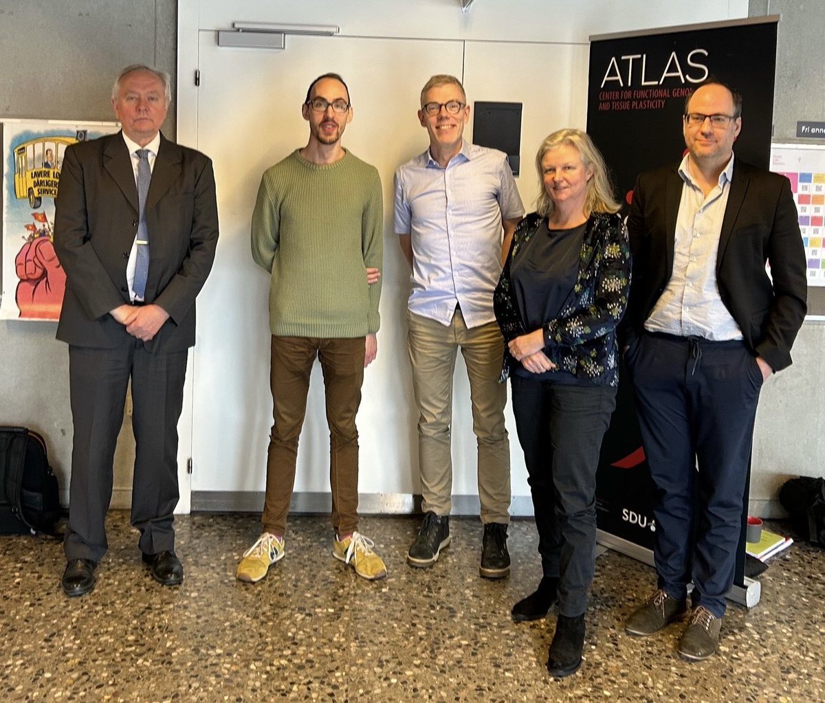 ravnskjaer_lab's tweet photo. An impressive defense of an impressive thesis by an impressively talented young scientist. CONGRATULATIONS @Daniel_H_dk ! @bmbSDU @ATLAS_SDU @DDEA_Denmark 
Thanks to the three opponents Ingeborg Klaassen, Ulf Eriksson, and Jan @Kornfeld_JanW https://t.co/FReSNuG15s